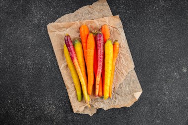 Renkli havuçlar taze sebzeler lezzetli gurmeler lezzetli gurme yemek masa arkası yemekler fotokopi odası keto ve paleo diyet vejetaryen ve vejetaryen yemekleri.