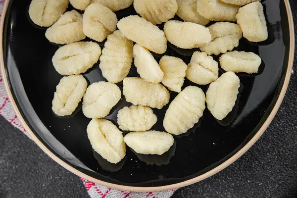 Gnocchi lezzetli lezzetli lezzetli gurme yemek masa arkası yemek üst görünüm uzay keto ve paleo diyet vejetaryen ve vejetaryen gıda