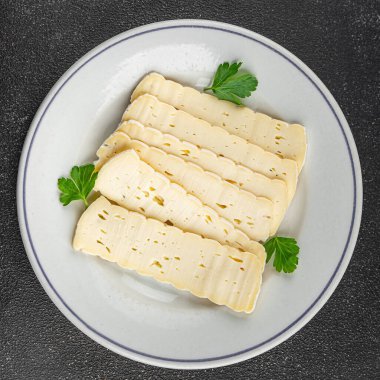 Peynir dilimleri tartiflette yumuşak peynir lezzetli lezzetli gurme yemek arkaplanı masa rustik gıda üst görünüm fotokopi alanı