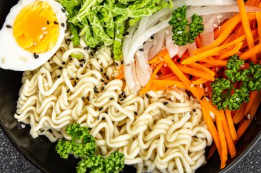 Budda kasesi, erişte, sebze, salata, lezzetli, gurme, yemek, arka plan, yemek, masa üstü, fotokopi, uzay keto, paleo diyet vejetaryen ve vegan yemekleri.