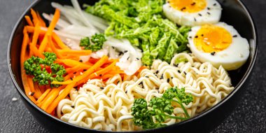 Budda kasesi, erişte, sebze, salata, lezzetli, gurme, yemek, arka plan, yemek, masa üstü, fotokopi, uzay keto, paleo diyet vejetaryen ve vegan yemekleri.