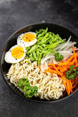 Budda kasesi, erişte, sebze, salata, lezzetli, gurme, yemek, arka plan, yemek, masa üstü, fotokopi, uzay keto, paleo diyet vejetaryen ve vegan yemekleri.