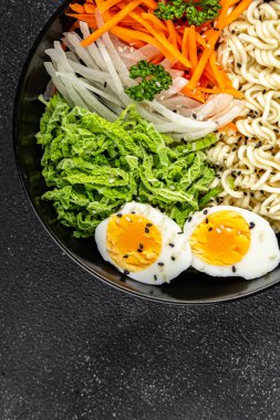 Budda kasesi, erişte, sebze, salata, lezzetli, gurme, yemek, arka plan, yemek, masa üstü, fotokopi, uzay keto, paleo diyet vejetaryen ve vegan yemekleri.