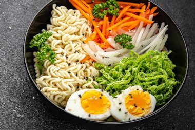 Budda kasesi, erişte, sebze, salata, lezzetli, gurme, yemek, arka plan, yemek, masa üstü, fotokopi, uzay keto, paleo diyet vejetaryen ve vegan yemekleri.