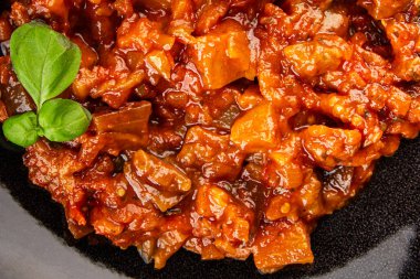 Patlıcan güveci sebze salatası lezzetli lezzetli gurme yemek geçmişi masa rustik yemekler fotokopi alanı keto ve paleo diyet vejetaryen ve vejetaryen yemekleri