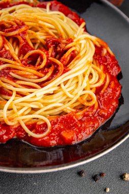 Spagetti bolonez makarna sosu lezzetli lezzetli lezzetli gurme yemek arka plan masa kırsal yemek üst görünüm fotokopi alanı