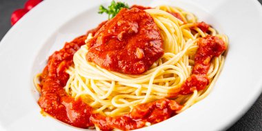 Spagetti bolonez makarna sosu lezzetli lezzetli lezzetli gurme yemek arka plan masa kırsal yemek üst görünüm fotokopi alanı