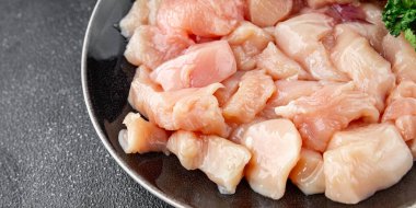 Tavuk, çiğ et, kümes hayvanları lezzetli lezzetli lezzetli gurme yemek arkaplanı, masa rustik gıdalar, fotokopi alanı ve paleo diyeti.