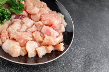 Tavuk, çiğ et, kümes hayvanları lezzetli lezzetli lezzetli gurme yemek arkaplanı, masa rustik gıdalar, fotokopi alanı ve paleo diyeti.