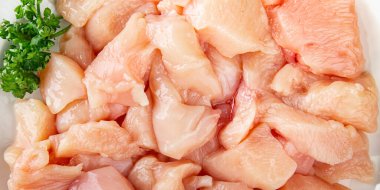 Tavuk, çiğ et, kümes hayvanları lezzetli lezzetli lezzetli gurme yemek arkaplanı, masa rustik gıdalar, fotokopi alanı ve paleo diyeti.