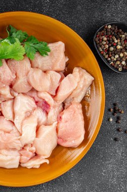 Tavuk, çiğ et, kümes hayvanları lezzetli lezzetli lezzetli gurme yemek arkaplanı, masa rustik gıdalar, fotokopi alanı ve paleo diyeti.
