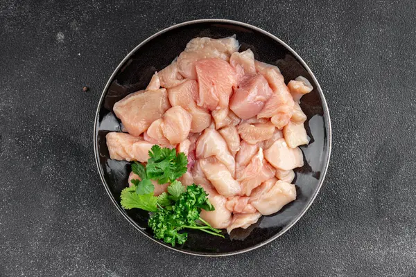 Tavuk, çiğ et, kümes hayvanları lezzetli lezzetli lezzetli gurme yemek arkaplanı, masa rustik gıdalar, fotokopi alanı ve paleo diyeti.