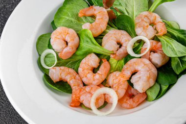 Karides salatası deniz ürünleri sebzeleri taze gurme yemek masa rustik gıda üst görünüm fotokopi alanı keto ve paleo diyet vejetaryen diyeti