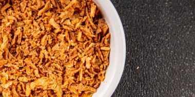 Kızarmış soğan çıtır soğan aperatif sebzeler taze lezzetli gurme yemek arkaplanı masa rustik yemek üst görünümü fotokopi alanı vejetaryen ve vejetaryen yemekleri