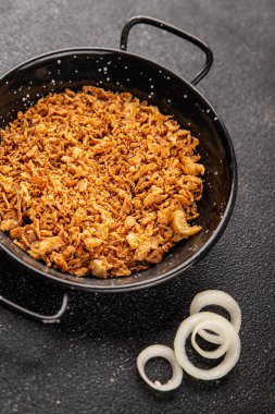 Kızarmış soğan çıtır soğan aperatif sebzeler taze lezzetli gurme yemek arkaplanı masa rustik yemek üst görünümü fotokopi alanı vejetaryen ve vejetaryen yemekleri