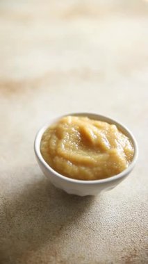 Elma püresi doğal meyve lezzetli taze gurme yemek masa arkası yemek üst görünüm uzay keto ve paleo diyet vejetaryen ve vejetaryen gıda