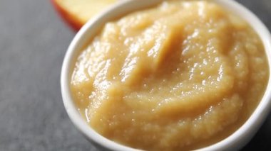 Elma püresi doğal meyve lezzetli taze gurme yemek masa arkası yemek üst görünüm uzay keto ve paleo diyet vejetaryen ve vejetaryen gıda