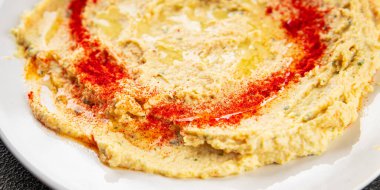 Humus nohutu sosu baharatlar iştah açıcı sebzeler taze lezzetli gurme vejetaryen ve vejetaryen yemek arka planı masa sade yemekler üst görünüm fotokopi alanı keto ve paleo diyeti