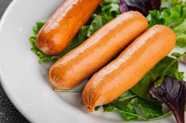 Sosisler et lezzetli taze gurme yemek masa arkası kırsal yemek üst görünüm kopyalama alanı