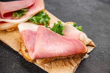 Sandviç lezzetli aperatif taze fast food gurme yemek geçmişi masa rustik gıda üst görünüm fotokopi alanı