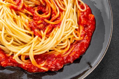 Spagetti bolonez makarna sosu lezzetli lezzetli lezzetli gurme yemek arka plan masa kırsal yemek üst görünüm fotokopi alanı