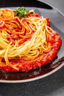 Spagetti bolonez makarna sosu lezzetli lezzetli lezzetli gurme yemek arka plan masa kırsal yemek üst görünüm fotokopi alanı