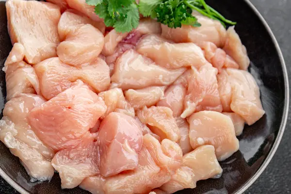 Tavuk eti çiğ et kümes hayvanları taze gurme yemek arka planı masa rustik gıda üst görünüm fotokopi alanı