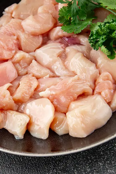 Tavuk eti çiğ et kümes hayvanları taze gurme yemek arka planı masa rustik gıda üst görünüm fotokopi alanı