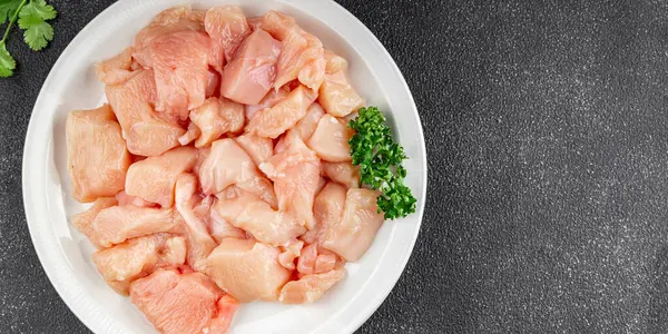 Tavuk eti çiğ et kümes hayvanları taze gurme yemek arka planı masa rustik gıda üst görünüm fotokopi alanı