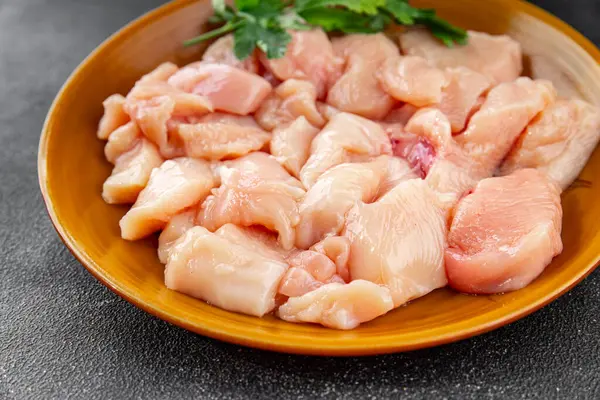 Tavuk eti çiğ et kümes hayvanları taze gurme yemek arka planı masa rustik gıda üst görünüm fotokopi alanı