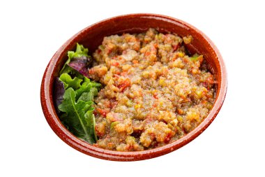 Patlıcan soslu patlıcan salatası Baba ganoush patlıcan, domates, soğan kabuğu taze gurme yemek arkaplanı masa rustik gıda üst görünümü fotokopi spac