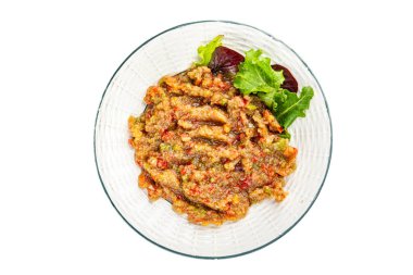 Patlıcan soslu patlıcan salatası Baba ganoush patlıcan, domates, soğan kabuğu taze gurme yemek arkaplanı masa rustik gıda üst görünümü fotokopi spac