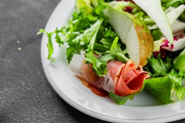 Salata armudu sebze yemeği taze lezzetli gurme yemek arkaplan masa rustik gıda üst görünüm fotokopi alanı