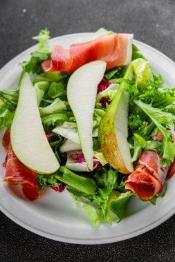 Salata armudu sebze yemeği taze lezzetli gurme yemek arkaplan masa rustik gıda üst görünüm fotokopi alanı