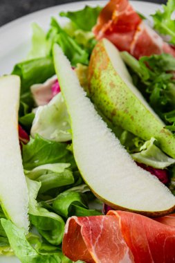 Salata armudu sebze yemeği taze lezzetli gurme yemek arkaplan masa rustik gıda üst görünüm fotokopi alanı