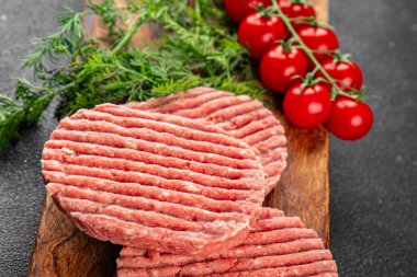 Çiğ et pirzolası domuz eti eti eti organik ürün taze gurme yemek arkaplan masa üzerinde rustik gıda üst görünüm fotokopi alanı keto ve paleo diyet