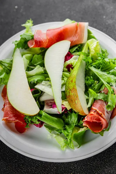 Salata armudu sebze yemeği taze lezzetli gurme yemek arkaplan masa rustik gıda üst görünüm fotokopi alanı