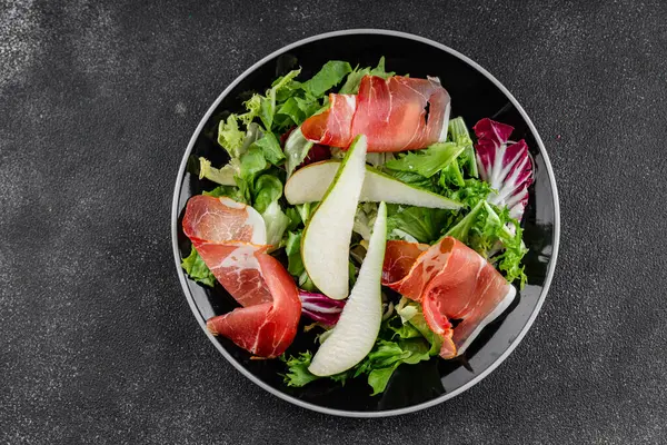 Salata armudu sebze yemeği taze lezzetli gurme yemek arkaplan masa rustik gıda üst görünüm fotokopi alanı