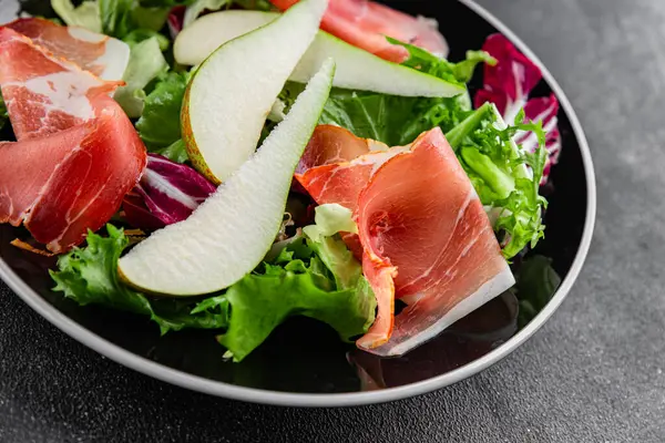 Salata armudu sebze yemeği taze lezzetli gurme yemek arkaplan masa rustik gıda üst görünüm fotokopi alanı