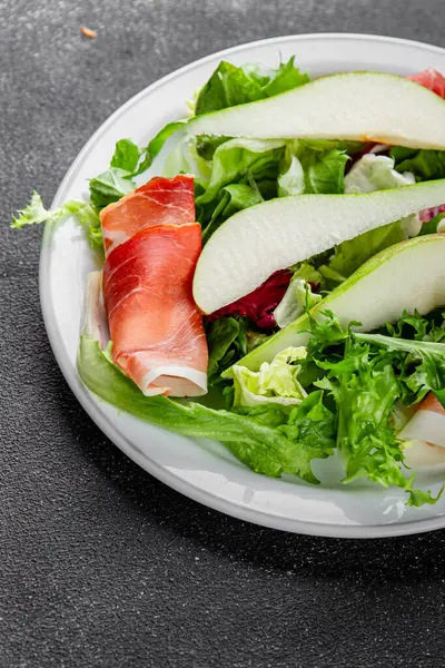 Salata armudu sebze yemeği taze lezzetli gurme yemek arkaplan masa rustik gıda üst görünüm fotokopi alanı