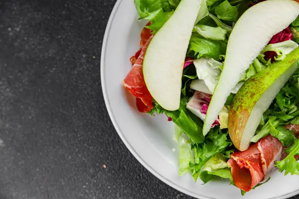 Salata armudu sebze yemeği taze lezzetli gurme yemek arkaplan masa rustik gıda üst görünüm fotokopi alanı