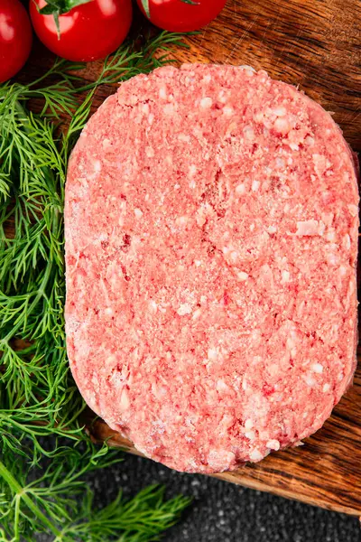 Çiğ et pirzolası domuz eti eti eti organik ürün taze gurme yemek arkaplan masa üzerinde rustik gıda üst görünüm fotokopi alanı keto ve paleo diyet