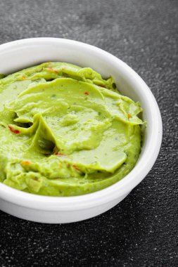 Guacamole sosu avokado sosu soğuk meze organik ürün lezzetli gurme yemek arkaplan masa üzerinde rustik gıda üst görünüm fotokopi alanı keto ve paleo diyet vejetaryen ve vejetaryen gıda