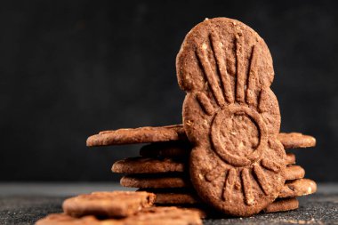 Çikolatalı kurabiye fındıklı tatlı mısır gevreği organik ürün lezzetli gurme yemek arkaplanı masa kırsal yiyeceklerin üst görünümü fotokopi alanı