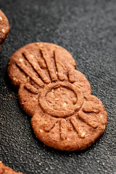 Çikolatalı kurabiye fındıklı tatlı mısır gevreği organik ürün lezzetli gurme yemek arkaplanı masa kırsal yiyeceklerin üst görünümü fotokopi alanı