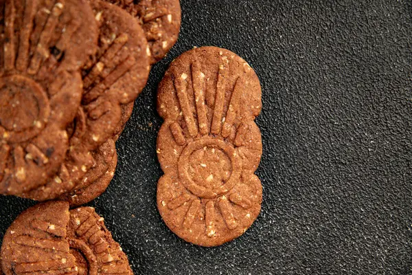 Çikolatalı kurabiye fındıklı tatlı mısır gevreği organik ürün lezzetli gurme yemek arkaplanı masa kırsal yiyeceklerin üst görünümü fotokopi alanı