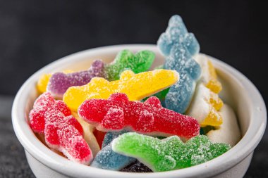 Jöleli şeker tatlı tatlı tatlı. Yemek arkaplanı, masa rustik yemek üst görünümü fotokopi alanı.