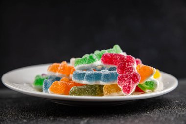 Jöleli şeker tatlı tatlı tatlı. Yemek arkaplanı, masa rustik yemek üst görünümü fotokopi alanı.