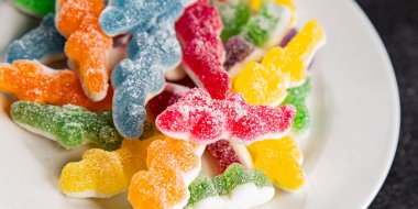 Jöleli şeker tatlı tatlı tatlı. Yemek arkaplanı, masa rustik yemek üst görünümü fotokopi alanı.