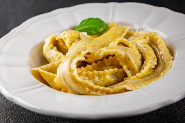 Pappardelle makarnası sebze ana yemek aperatifi taze gurme yemek arkaplan masa rustik gıda üst görünüm fotokopi alanı vejetaryen ve vejetaryen gıda